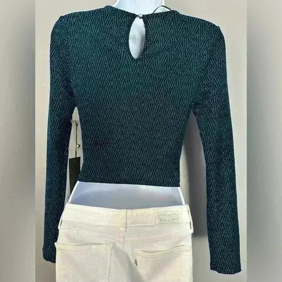 Lily White Keyhole Channel Front Top (478) - Picture 5 of 14